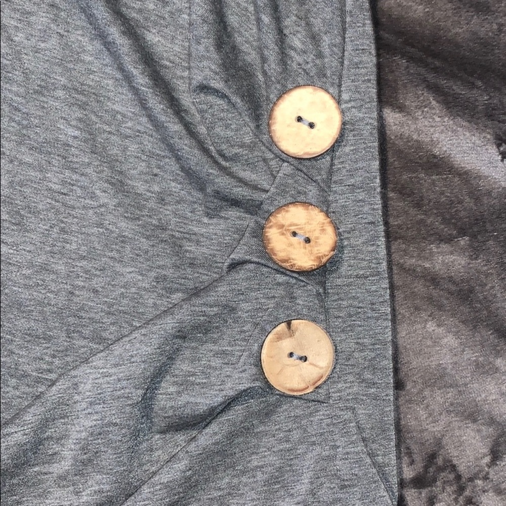 🔴Gray button side shirt - Picture 2 of 3